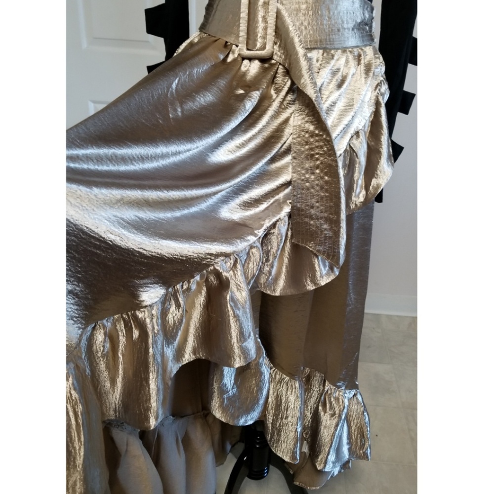 🆕️⬇️TOV Asymmetrical Sateen Wrap Ruffle Skirt - Picture 4 of 8